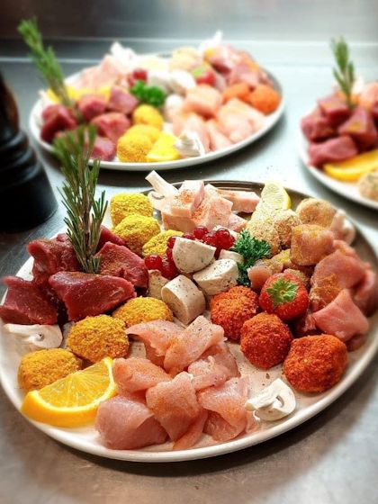 Fondueschotel met vlees en balletjes